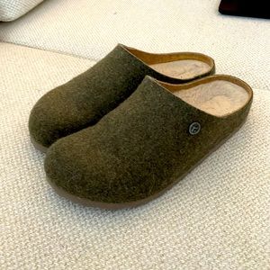Birkenstock olive wool clogs size 41, excellent, Shearling lined